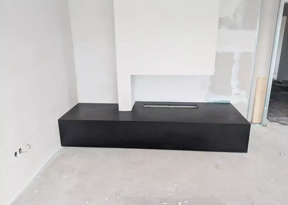 Moderner Kamin im Wohnzimmer